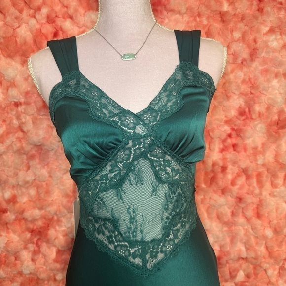 Miss Circle New York Teal Green Slip Gown 🧜🏼‍♀️💚 - Picture 4 of 11